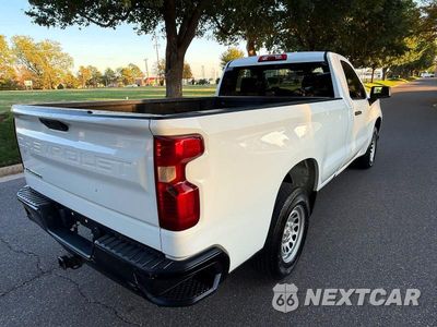 Czwarte zdjęcie samochodu z boku: 2020 CHEVROLET SILVERADO C1500 VIN:3GCNWAEH5LG233798 - miniatura