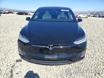 Piąte zdjęcie samochodu w środku: 2020 TESLA MODEL X VIN:5YJXCBE40LF239082 - miniatura