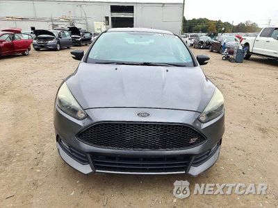 Piąte zdjęcie samochodu w środku: 2016 FORD FOCUS ST VIN:1FADP3L9XGL363414 - miniatura