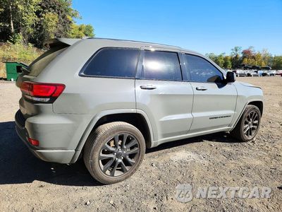Trzecie zdjęcie samochodu z tyłu: 2020 JEEP GRAND CHEROKEE LAREDO VIN:1C4RJFAG2LC370579 - miniatura