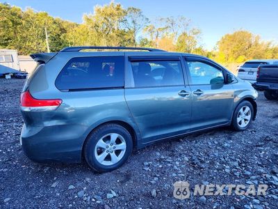 Trzecie zdjęcie samochodu z tyłu: 2013 TOYOTA SIENNA LE VIN:5TDKK3DCXDS370335 - miniatura