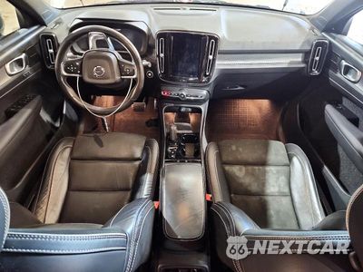 Zdjęcie 8 z 13 samochodu: 2021 VOLVO XC40 T5 R-DESIGN VIN:YV4162UM3M2461289 - miniatura