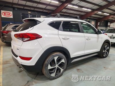 Trzecie zdjęcie samochodu z tyłu: 2017 HYUNDAI TUCSON VALUE VIN:KM8J3CA2XHU566664 - miniatura