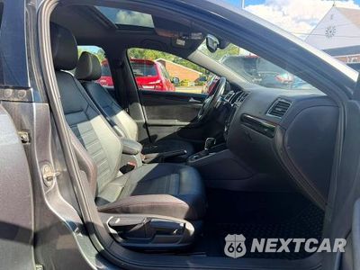 Piąte zdjęcie samochodu w środku: 2017 VOLKSWAGEN JETTA GLI VIN:3VW4T7AJ2HM384751 - miniatura