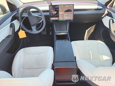 Zdjęcie 8 z 13 samochodu: 2026 TESLA MODEL Y VIN:7SAYGDEE7TF365455 - miniatura
