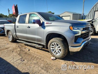 Czwarte zdjęcie samochodu z boku: 2023 CHEVROLET SILVERADO K1500 LT VIN:3GCUDDEDXPG364280 - miniatura