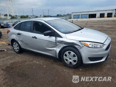 Czwarte zdjęcie samochodu z boku: 2016 FORD FOCUS S VIN:1FADP3E21GL224465 - miniatura