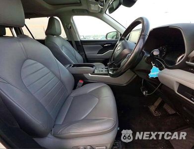 Piąte zdjęcie samochodu w środku: 2021 TOYOTA HIGHLANDER XLE VIN:5TDHZRBHXMS078269 - miniatura