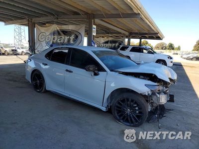 Czwarte zdjęcie samochodu z boku: 2022 TOYOTA CAMRY XSE VIN:4T1K61AK4NU007168 - miniatura