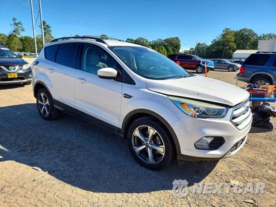 Czwarte zdjęcie samochodu z boku: 2017 FORD ESCAPE SE VIN:1FMCU0GD2HUC43447 - miniatura