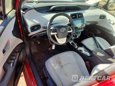 Zdjęcie 8 z 12 samochodu: 2017 TOYOTA PRIUS THREE VIN:JTDKARFU4H3532771 - miniatura