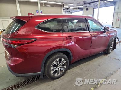 Trzecie zdjęcie samochodu z tyłu: 2021 TOYOTA HIGHLANDER HYBRID XLE VIN:5TDGBRCH1MS062024 - miniatura