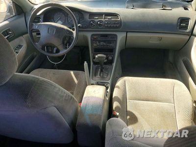 Zdjęcie 8 z 13 samochodu: 1996 HONDA ACCORD LX VIN:1HGCD5630TA014013 - miniatura