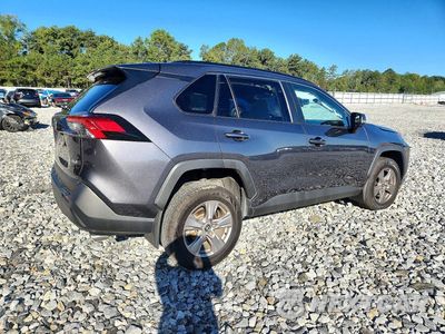 Trzecie zdjęcie samochodu z tyłu: 2024 TOYOTA RAV4 XLE VIN:2T3W1RFV4RC258191 - miniatura