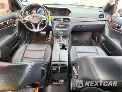 Zdjęcie 8 z 12 samochodu: 2014 MERCEDES-BENZ C 250 VIN:WDDGF4HB5EG250882 - miniatura