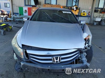Piąte zdjęcie samochodu w środku: 2011 HONDA ACCORD LX VIN:1HGCP2F31BA084608 - miniatura