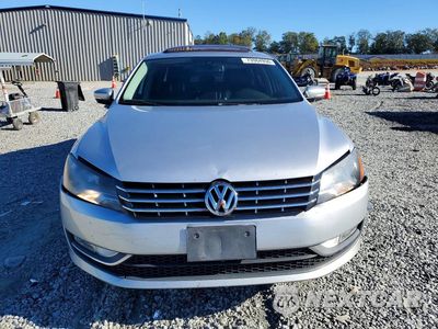 Piąte zdjęcie samochodu w środku: 2014 VOLKSWAGEN PASSAT SEL VIN:1VWCN7A38EC055413 - miniatura