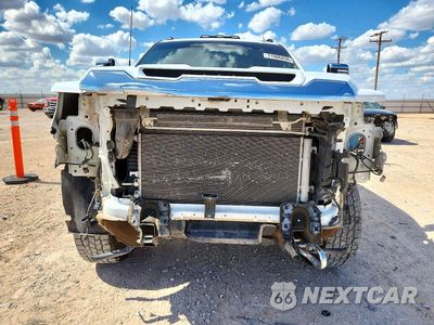 Piąte zdjęcie samochodu w środku: 2021 GMC SIERRA K2500 DENALI VIN:1GT19RE7XMF215554 - miniatura
