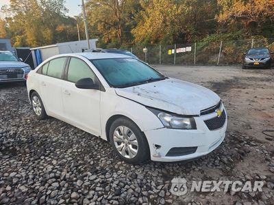 Czwarte zdjęcie samochodu z boku: 2015 CHEVROLET CRUZE LS VIN:1G1PA5SGXF7281865 - miniatura