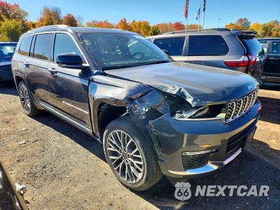 Czwarte zdjęcie samochodu z boku: 2023 JEEP GRAND CHEROKEE L SUMMIT VIN:1C4RJKEG6P8829771 - miniatura