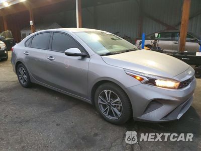 Czwarte zdjęcie samochodu z boku: 2023 KIA FORTE LXS VIN:3KPF24AD4PE561008 - miniatura