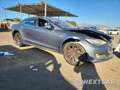 Czwarte zdjęcie samochodu z boku: 2014 TESLA MODEL S VIN:5YJSA1H16EFP36362 - miniatura