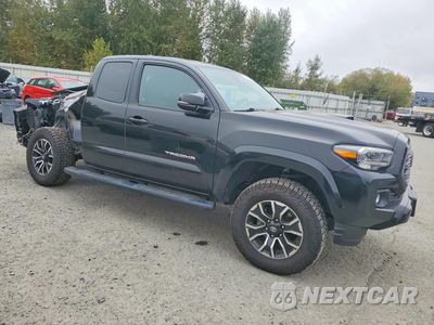Czwarte zdjęcie samochodu z boku: 2021 TOYOTA TACOMA TRD SPORT VIN:3TYSZ5AN5MT043052 - miniatura
