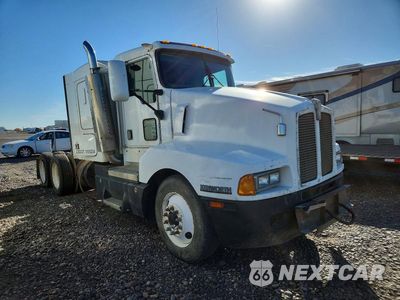 Czwarte zdjęcie samochodu z boku: 2000 KENWORTH T600 SEMI TRUCK VIN:3WKAD69X0YF831010 - miniatura