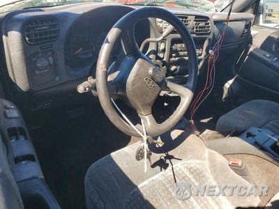 Zdjęcie 8 z 13 samochodu: 2000 CHEVROLET BLAZER VIN:1GNCT18W3YK282287 - miniatura
