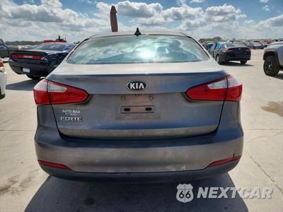 Zdjęcie 6 z 12 samochodu: 2016 KIA FORTE LX VIN:KNAFX4A62G5561908 - miniatura