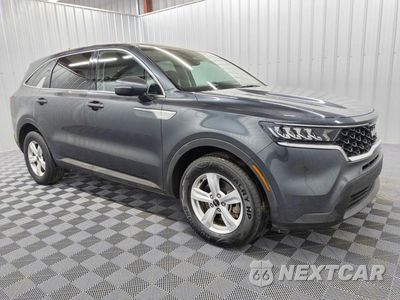 Czwarte zdjęcie samochodu z boku: 2022 KIA SORENTO LX VIN:5XYRG4LC0NG132614 - miniatura
