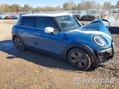 Czwarte zdjęcie samochodu z boku: 2023 MINI COOPER VIN:WMW33DK01P2T52038 - miniatura