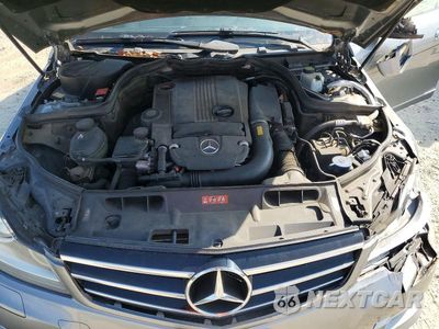 Zdjęcie 11 z 12 samochodu: 2013 MERCEDES-BENZ C 250 VIN:WDDGF4HB7DA823914 - miniatura