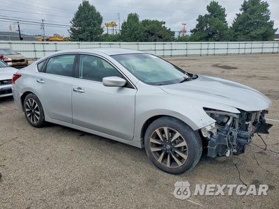 Czwarte zdjęcie samochodu z boku: 2018 NISSAN ALTIMA 2.5 SV VIN:1N4AL3AP1JC130397 - miniatura