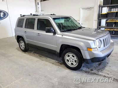 Czwarte zdjęcie samochodu z boku: 2015 JEEP PATRIOT SPORT VIN:1C4NJPBA4FD304726 - miniatura