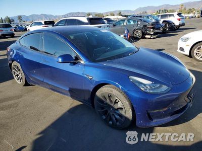 Czwarte zdjęcie samochodu z boku: 2018 TESLA MODEL 3 VIN:5YJ3E1EA7JF102534 - miniatura