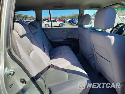 Zdjęcie 11 z 13 samochodu: 2005 TOYOTA HIGHLANDER BASE VIN:JTEEP21A450077672 - miniatura