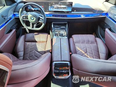 Zdjęcie 8 z 12 samochodu: 2025 BMW 740 I VIN:WBA23EH04SCU59046 - miniatura