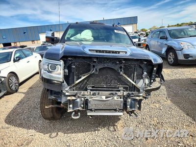 Piąte zdjęcie samochodu w środku: 2019 GMC SIERRA K2500 DENALI VIN:1GT12SEY0KF107283 - miniatura