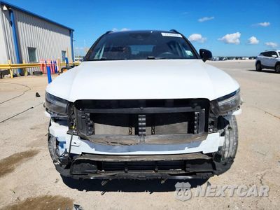Piąte zdjęcie samochodu w środku: 2021 VOLVO XC40 T5 R-DESIGN VIN:YV4162UM5M2462198 - miniatura