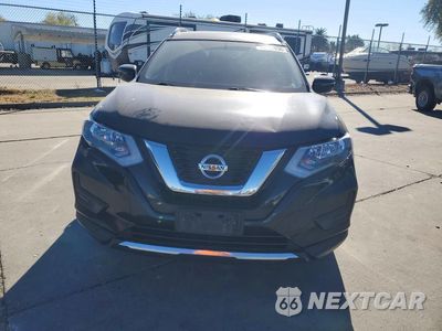 Piąte zdjęcie samochodu w środku: 2017 NISSAN ROGUE SV VIN:JN8AT2MT4HW382512 - miniatura