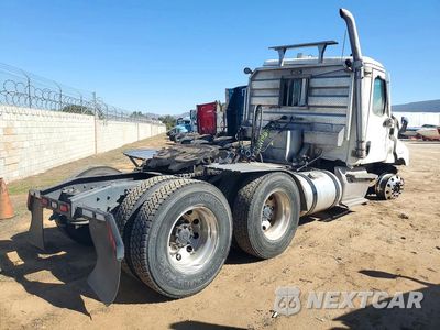 Trzecie zdjęcie samochodu z tyłu: 2021 FREIGHTLINER CASCADIA 126 SEMI TRUCK VIN:3AKJHLFG5MSMV3695 - miniatura