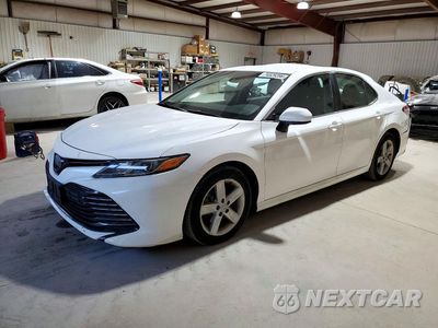 2018 TOYOTA CAMRY LE 4T1B11HK7JU118585 - główne zdjęcie licytacji z USA - miniatura
