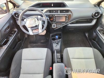 Zdjęcie 8 z 13 samochodu: 2016 TOYOTA PRIUS C THREE VIN:JTDKDTB36G1136689 - miniatura