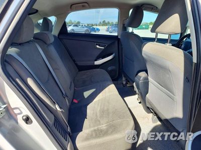 Zdjęcie 11 z 13 samochodu: 2015 TOYOTA PRIUS TWO VIN:JTDKN3DUXF1913215 - miniatura