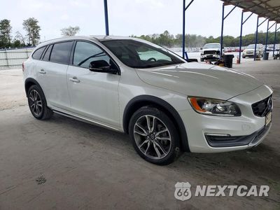 Czwarte zdjęcie samochodu z boku: 2015 VOLVO V60 CROSS COUNTRY PREMIER VIN:YV4612HK8F1000871 - miniatura