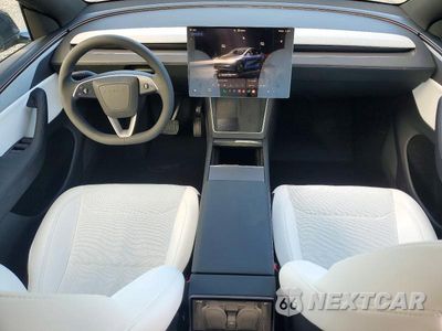 Zdjęcie 8 z 13 samochodu: 2026 TESLA MODEL Y VIN:7SAYGDEE6TF730353 - miniatura
