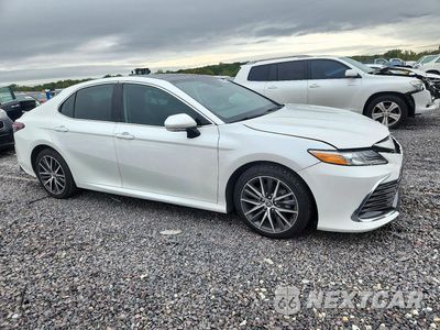Czwarte zdjęcie samochodu z boku: 2021 TOYOTA CAMRY XLE VIN:4T1F11BK0MU041461 - miniatura
