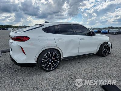 Trzecie zdjęcie samochodu z tyłu: 2021 BMW X6 M VIN:5YMCY0C01M9E19584 - miniatura