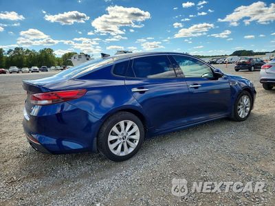 Trzecie zdjęcie samochodu z tyłu: 2018 KIA OPTIMA S VIN:5XXGT4L36JG249020 - miniatura